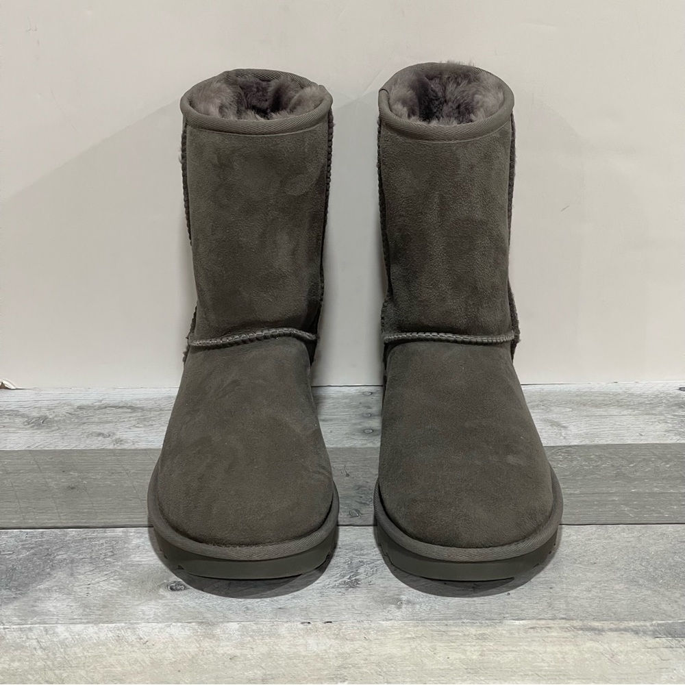 UGG Women’s Classic Short II Boots  - Gray - Size - 8 US - Picture 3 of 10